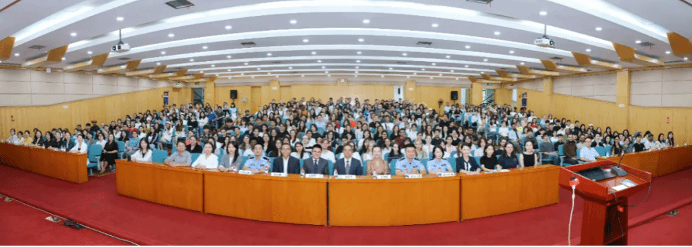 国际教育学院举行2025级国际学生开学典礼