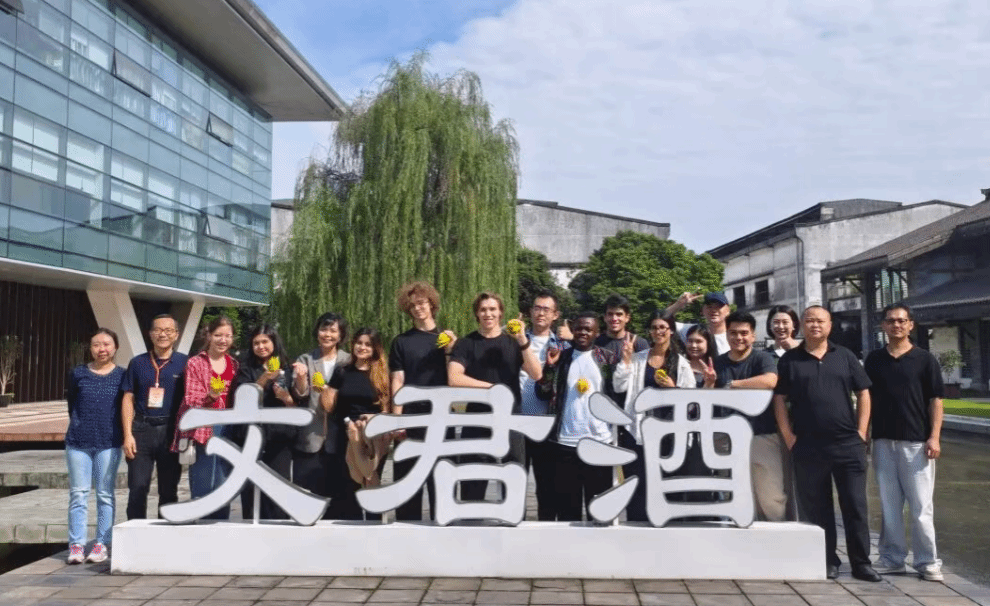 感知中国酒文化，助力本土品牌推介—我校来华留学生走进邛崃“村糖会”